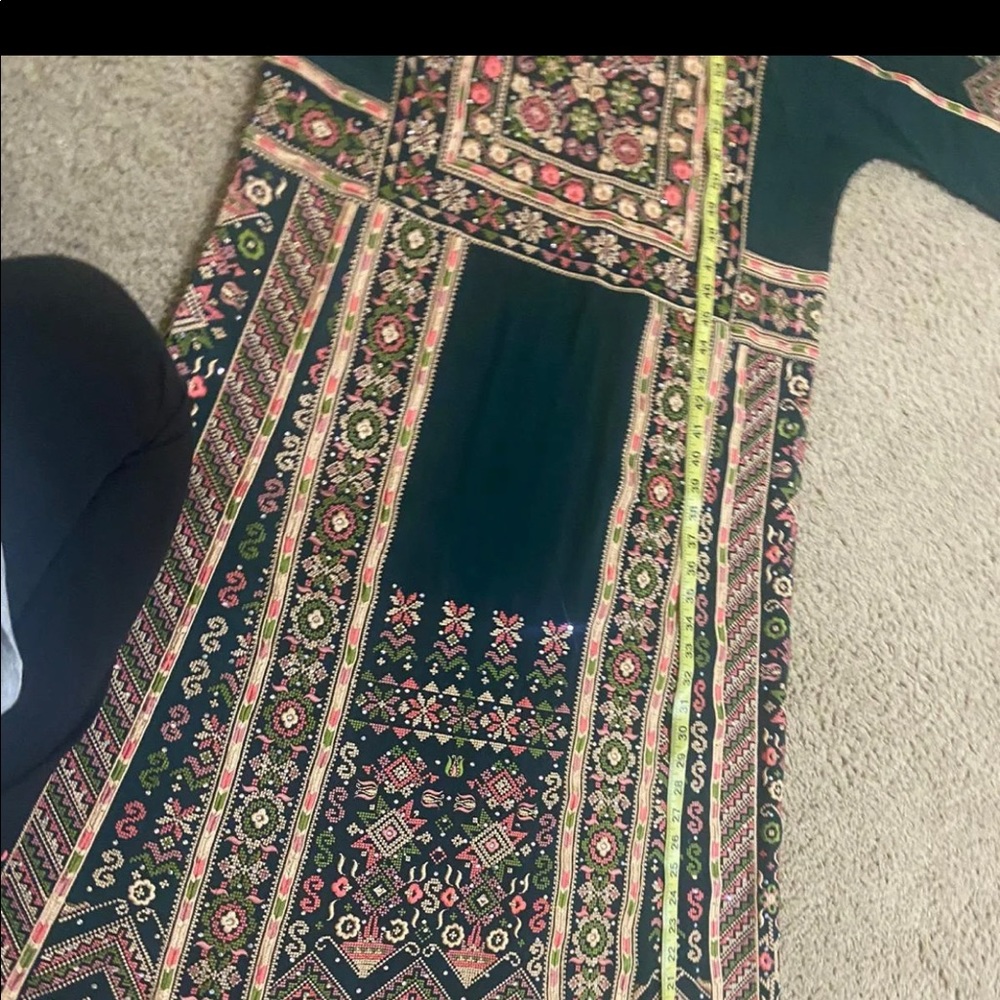 Green embroidered thobe 
New in prefect condition
Comes with belt